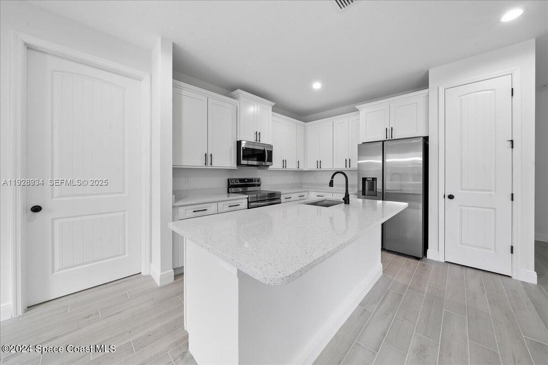 На продажу: $359,900 (4 спален, 2 ванн, 1775 Квадратных фут)