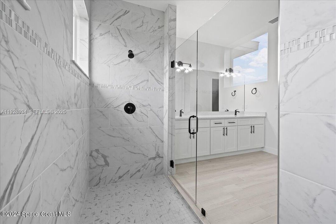 На продажу: $359,900 (4 спален, 2 ванн, 1775 Квадратных фут)