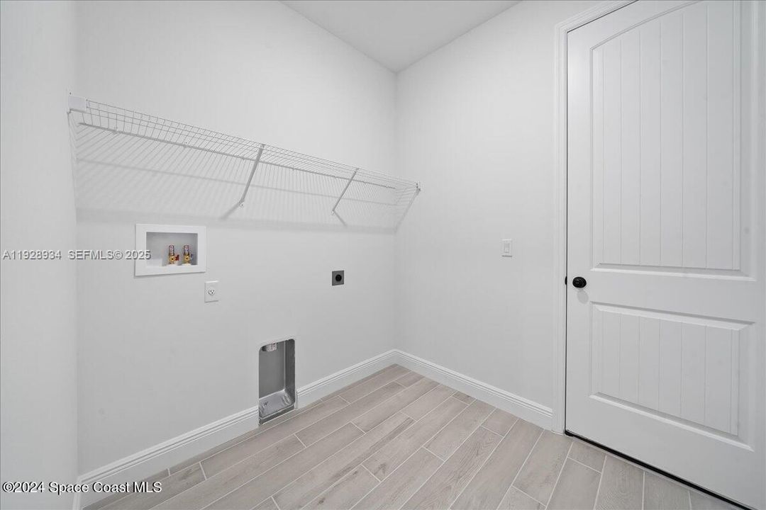 На продажу: $359,900 (4 спален, 2 ванн, 1775 Квадратных фут)