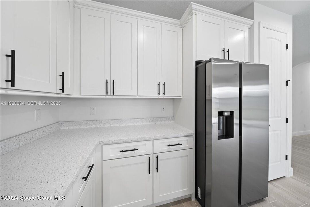 На продажу: $359,900 (4 спален, 2 ванн, 1775 Квадратных фут)