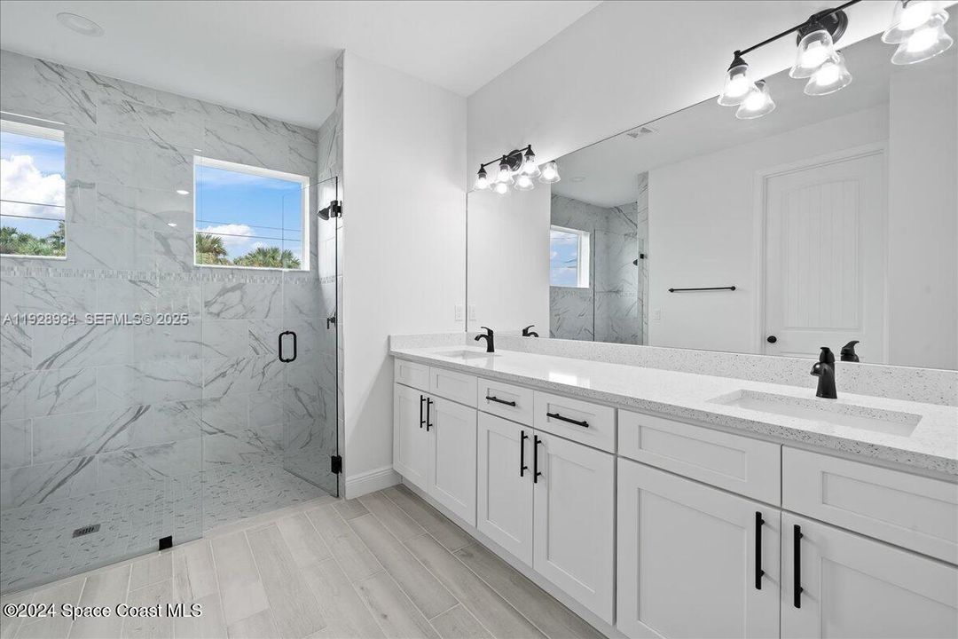 На продажу: $359,900 (4 спален, 2 ванн, 1775 Квадратных фут)