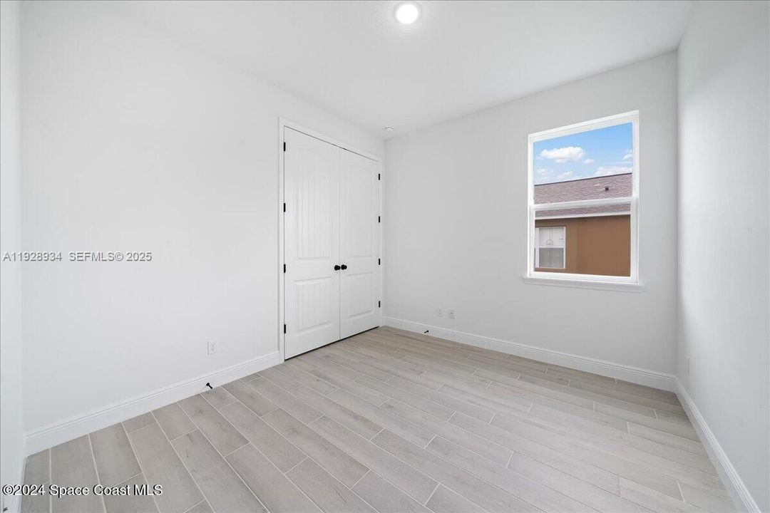 На продажу: $359,900 (4 спален, 2 ванн, 1775 Квадратных фут)