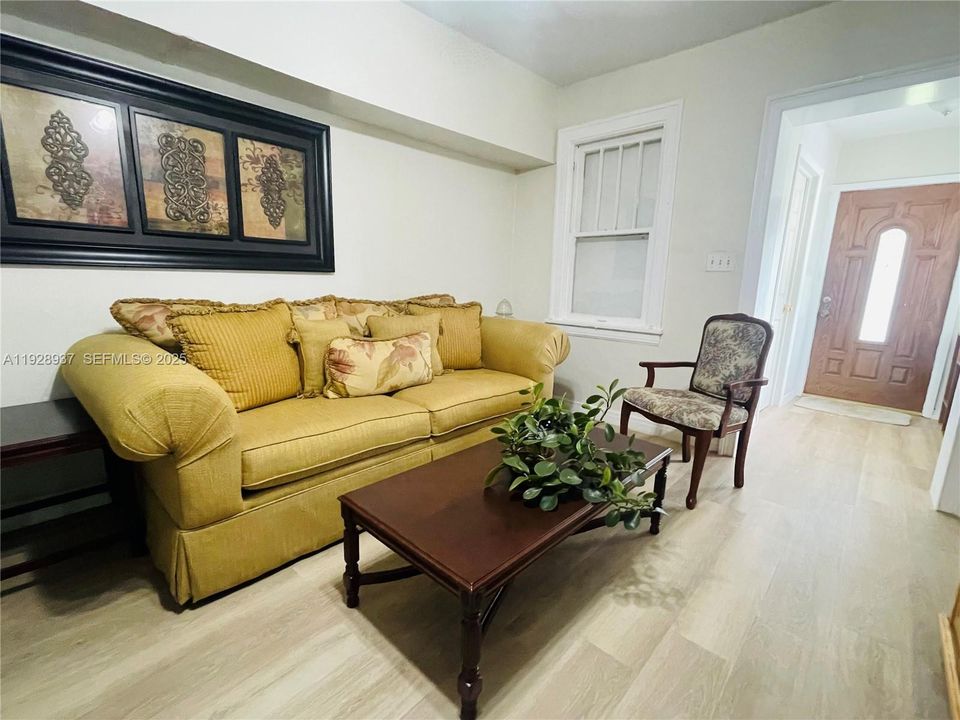 待售: $590,000 (3 贝兹, 2 浴室, 1469 平方英尺)