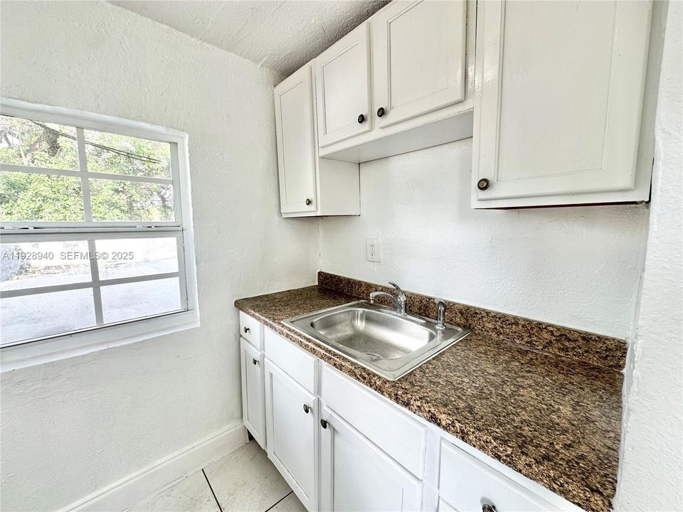 For Rent: $1,200 (0 beds, 1 baths, 400 Square Feet)