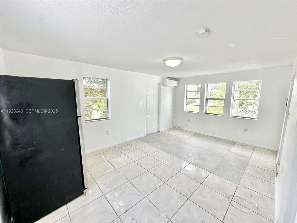 For Rent: $1,200 (0 beds, 1 baths, 400 Square Feet)