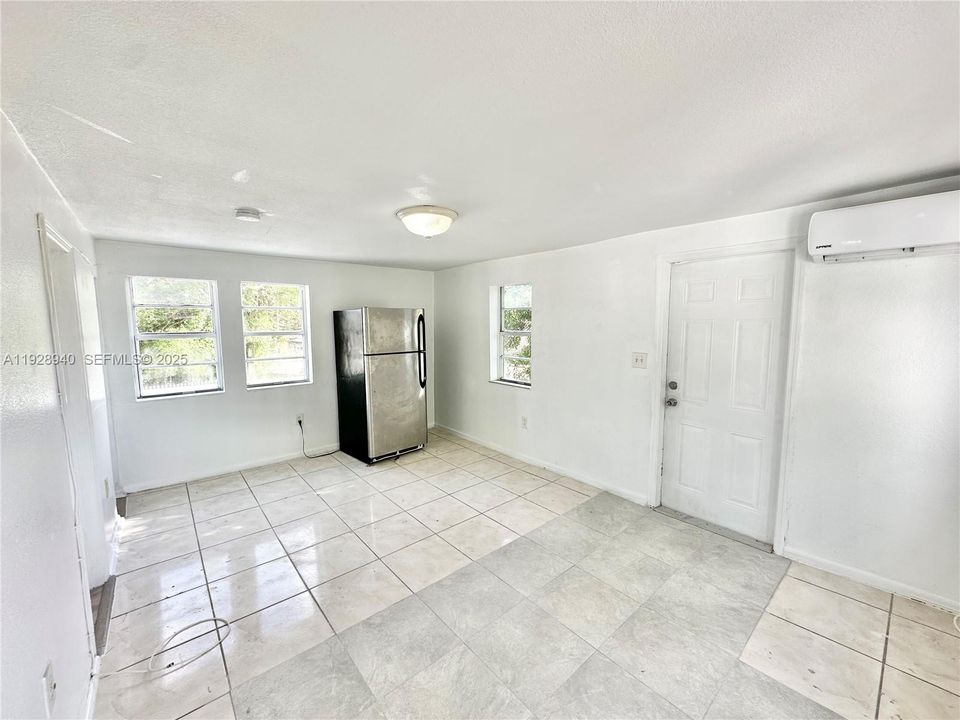 For Rent: $1,200 (0 beds, 1 baths, 400 Square Feet)