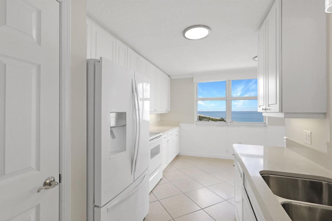 5049 unit 1804 kitchen view