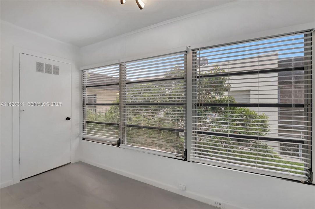 For Rent: $3,500 (2 beds, 2 baths, 907 Square Feet)