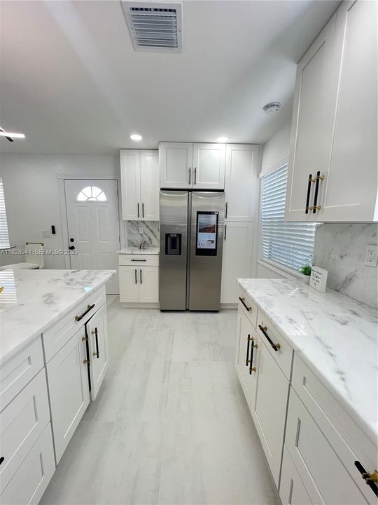 For Rent: $3,500 (2 beds, 2 baths, 907 Square Feet)