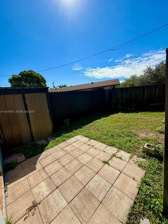 For Rent: $1,800 (1 beds, 1 baths, 450 Square Feet)