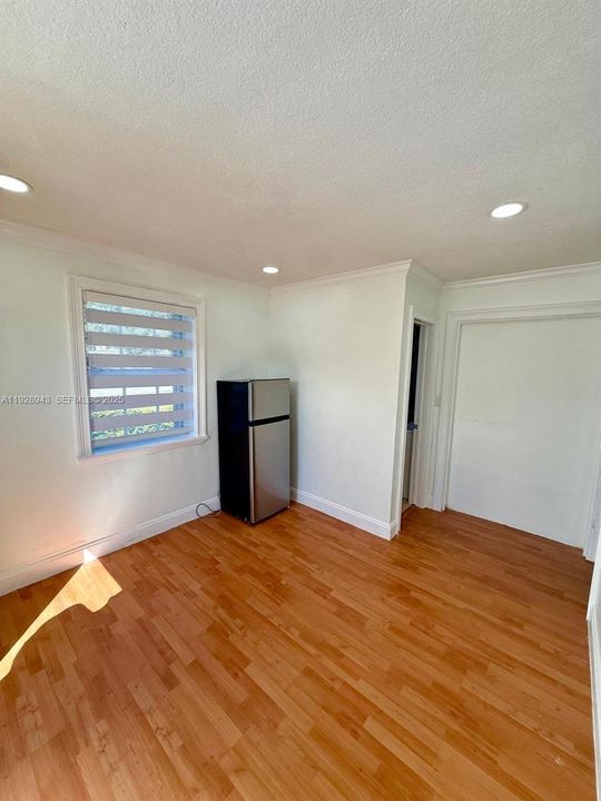 For Rent: $1,800 (1 beds, 1 baths, 450 Square Feet)