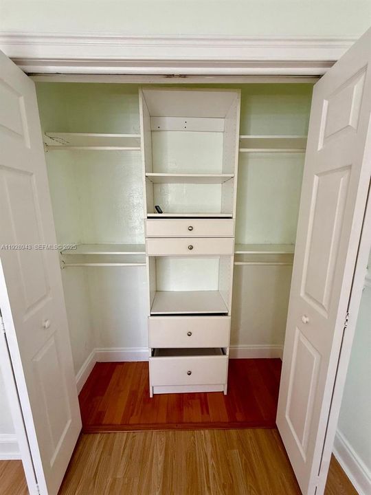 For Rent: $1,800 (1 beds, 1 baths, 450 Square Feet)