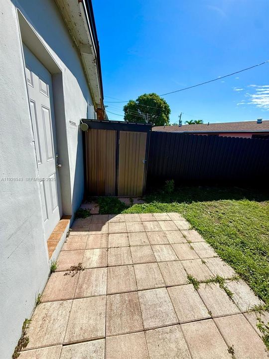 For Rent: $1,800 (1 beds, 1 baths, 450 Square Feet)