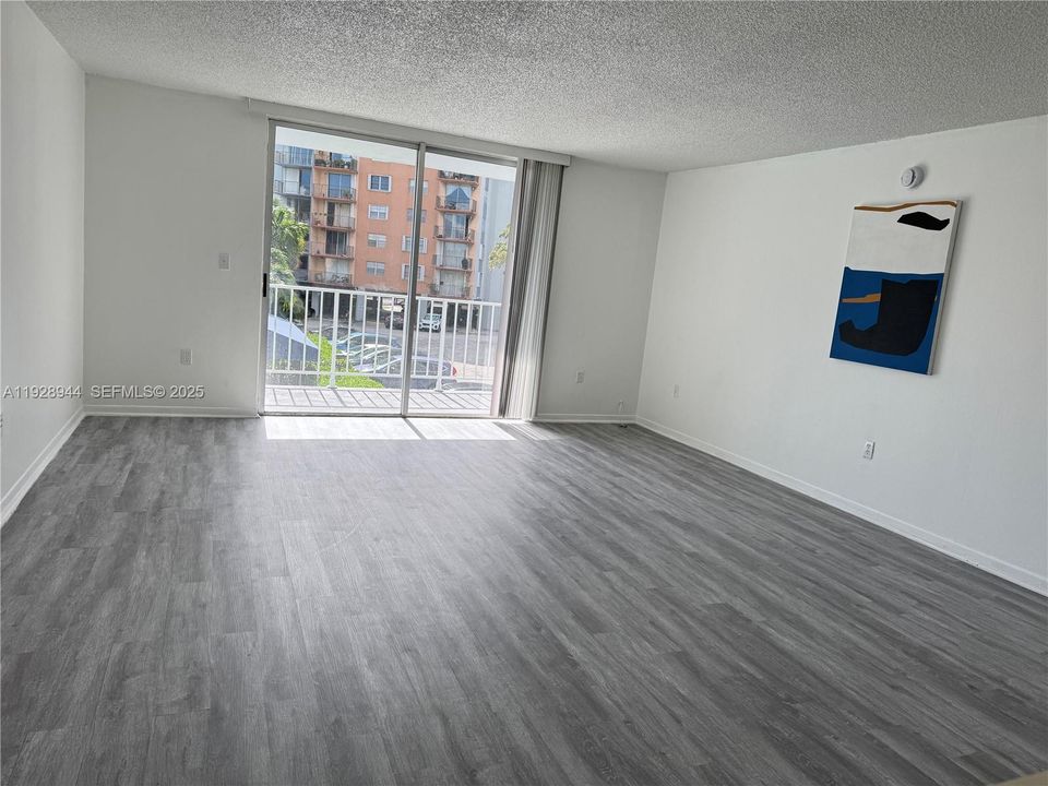 For Rent: $1,550 (0 beds, 1 baths, 576 Square Feet)