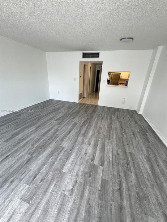 For Rent: $1,550 (0 beds, 1 baths, 576 Square Feet)