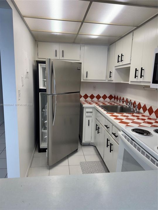 For Rent: $1,550 (0 beds, 1 baths, 576 Square Feet)