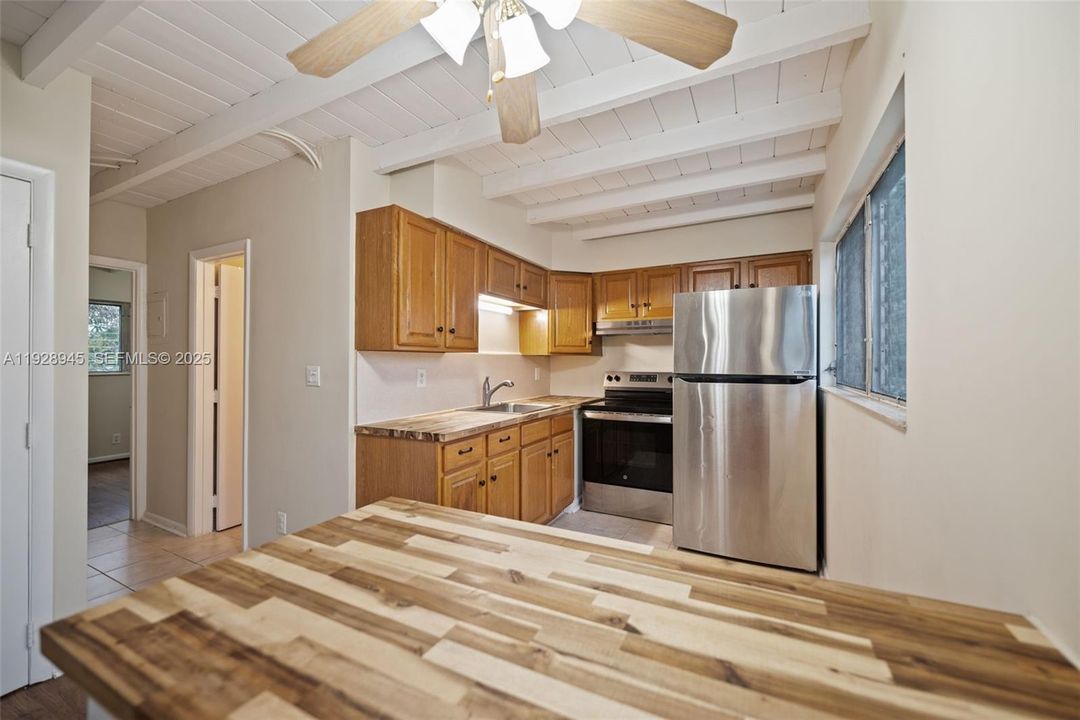 出租: $2,400 (2 贝兹, 1 浴室, 2165 平方英尺)