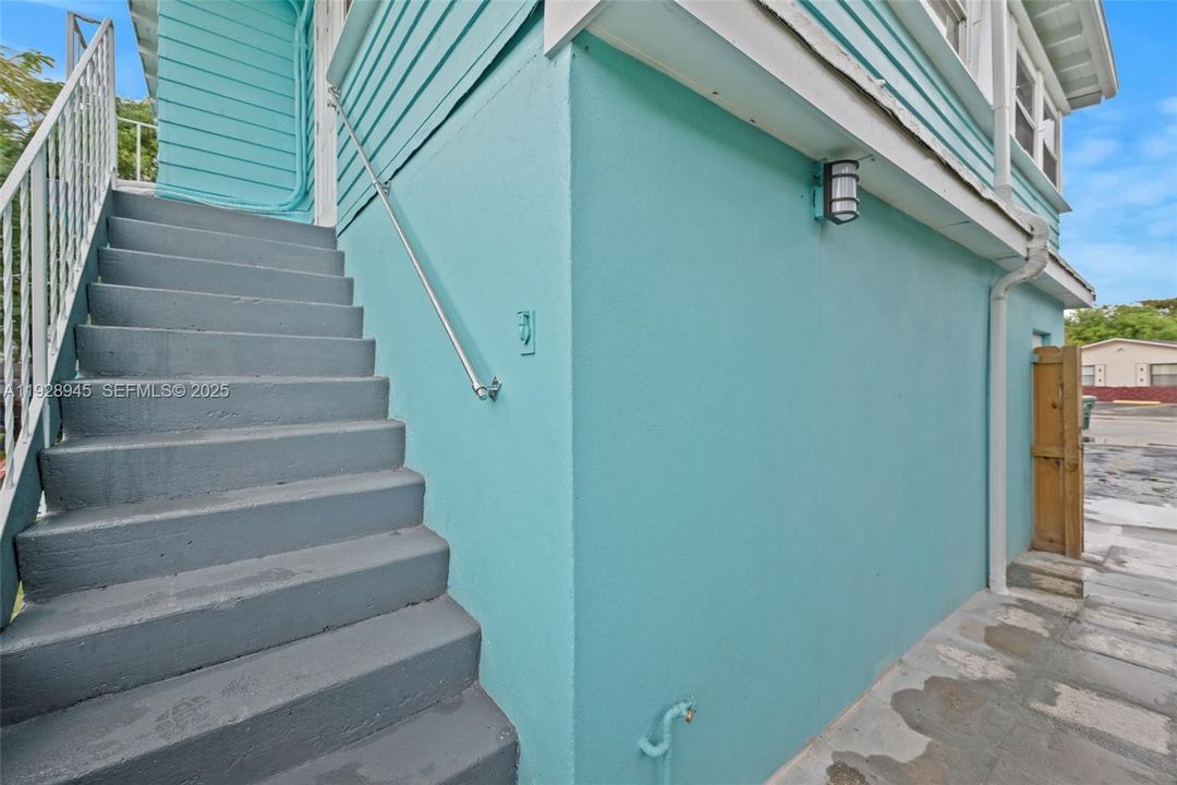 出租: $2,400 (2 贝兹, 1 浴室, 2165 平方英尺)