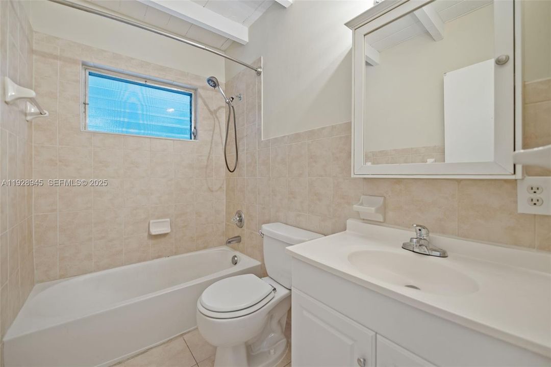 出租: $2,400 (2 贝兹, 1 浴室, 2165 平方英尺)