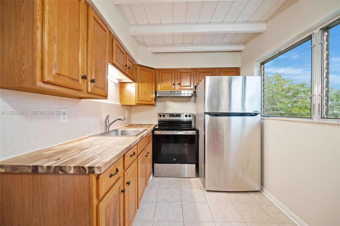 出租: $2,400 (2 贝兹, 1 浴室, 2165 平方英尺)