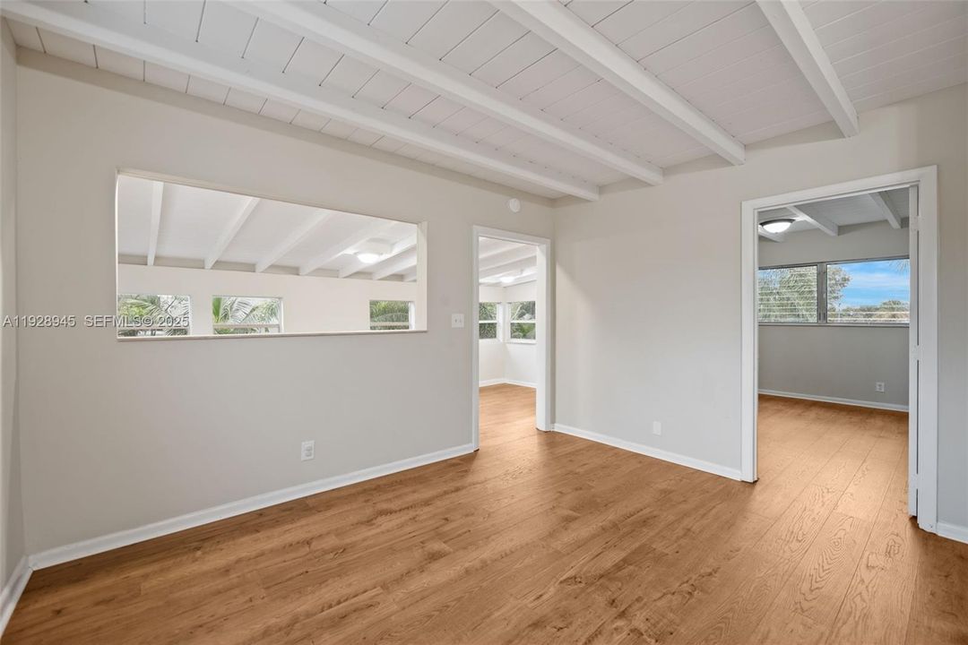 出租: $2,400 (2 贝兹, 1 浴室, 2165 平方英尺)