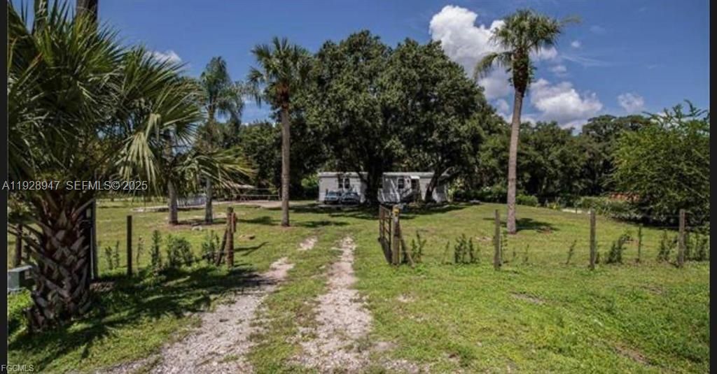 На продажу: $215,000 (2 спален, 2 ванн, 0 Квадратных фут)