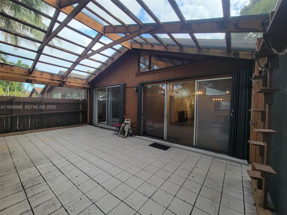 На продажу: $459,000 (2 спален, 2 ванн, 1080 Квадратных фут)