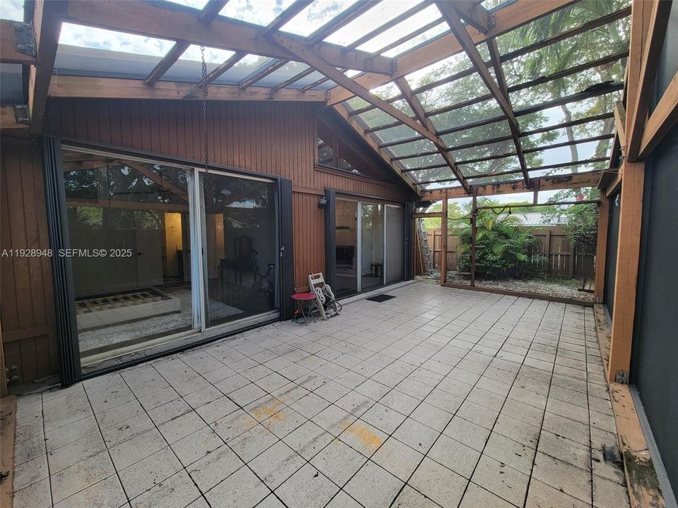 На продажу: $459,000 (2 спален, 2 ванн, 1080 Квадратных фут)