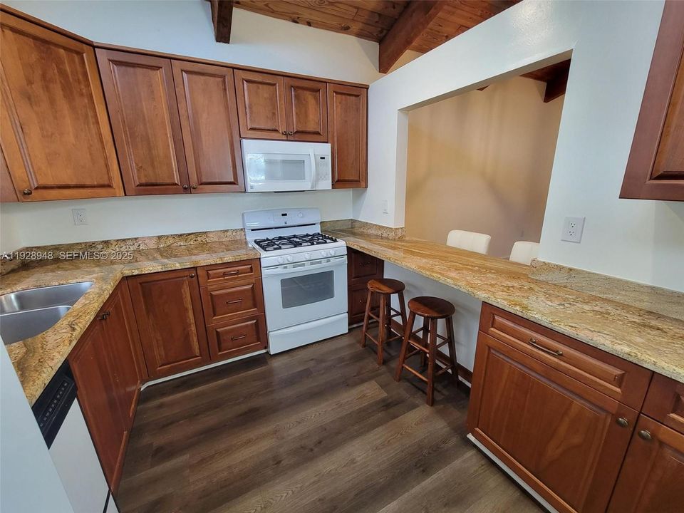 На продажу: $459,000 (2 спален, 2 ванн, 1080 Квадратных фут)