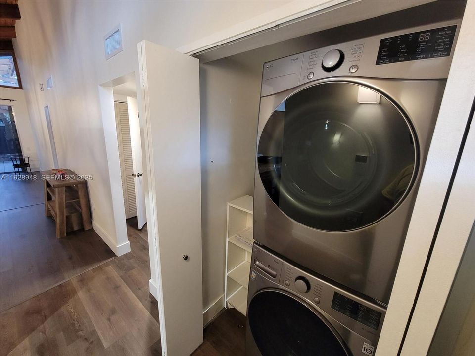 На продажу: $459,000 (2 спален, 2 ванн, 1080 Квадратных фут)