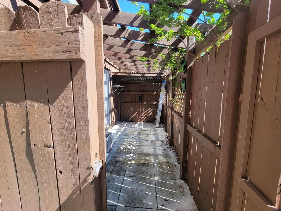 На продажу: $459,000 (2 спален, 2 ванн, 1080 Квадратных фут)