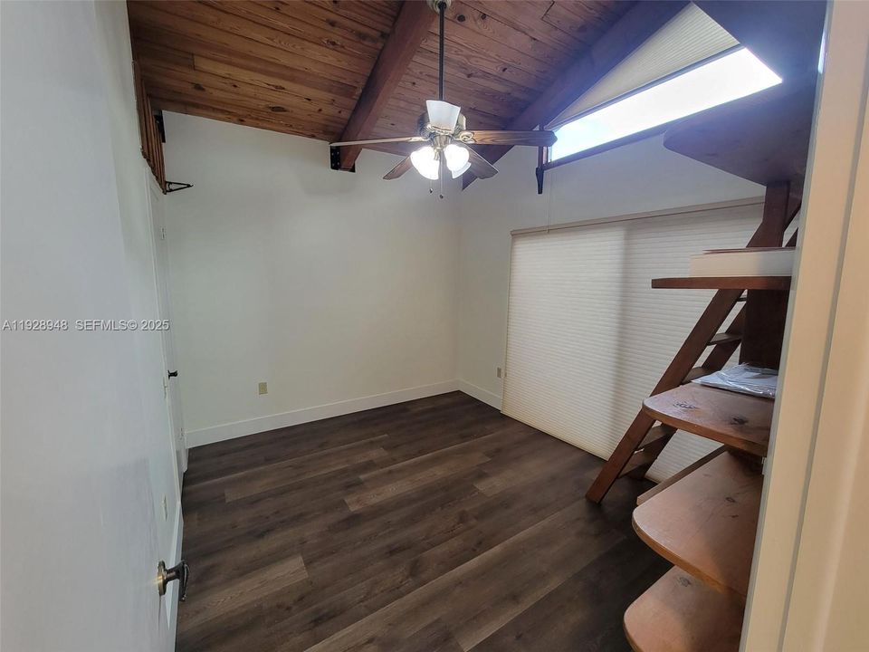 На продажу: $459,000 (2 спален, 2 ванн, 1080 Квадратных фут)