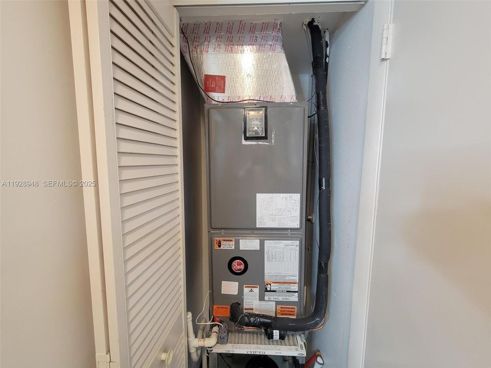 На продажу: $459,000 (2 спален, 2 ванн, 1080 Квадратных фут)