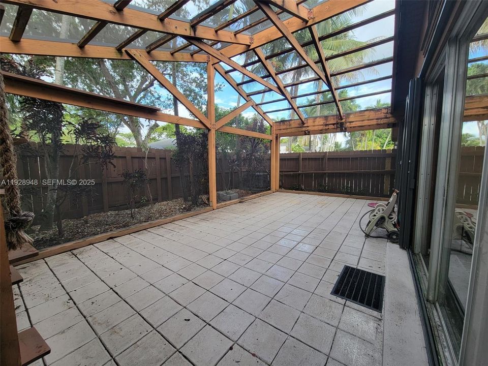 На продажу: $459,000 (2 спален, 2 ванн, 1080 Квадратных фут)