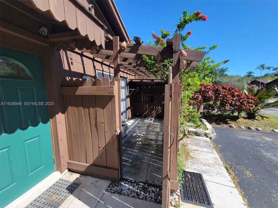 На продажу: $459,000 (2 спален, 2 ванн, 1080 Квадратных фут)