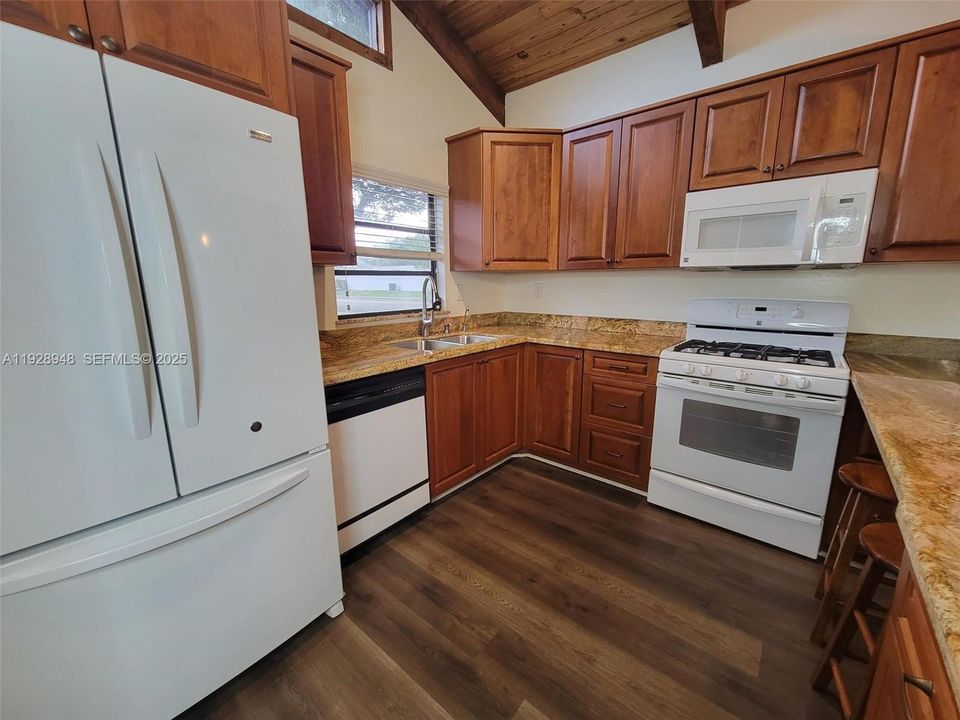 На продажу: $459,000 (2 спален, 2 ванн, 1080 Квадратных фут)