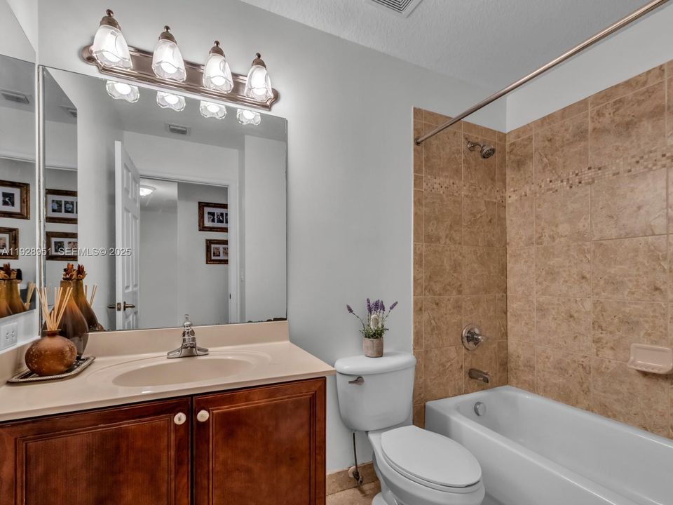 En Renta: $3,700 (3 camas, 2 baños, 1985 Pies cuadrados)