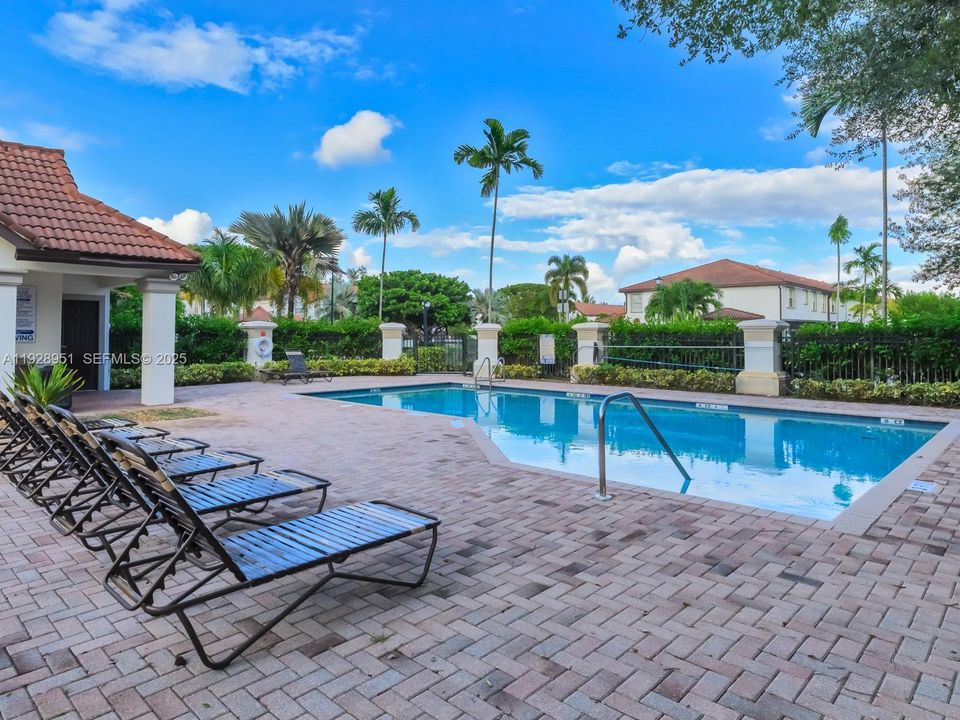 En Renta: $3,700 (3 camas, 2 baños, 1985 Pies cuadrados)