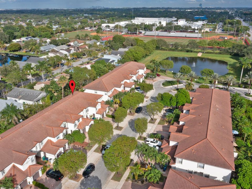 En Renta: $3,700 (3 camas, 2 baños, 1985 Pies cuadrados)