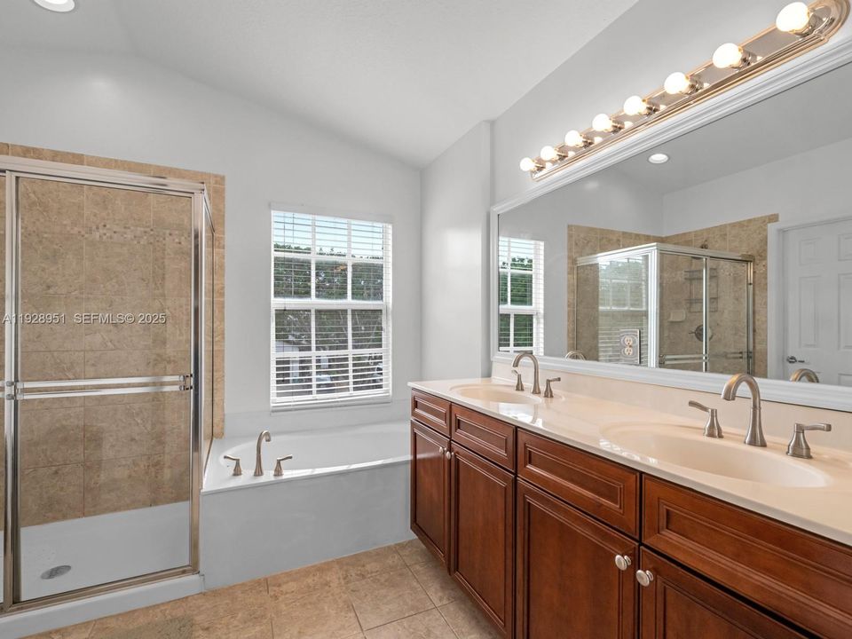 En Renta: $3,700 (3 camas, 2 baños, 1985 Pies cuadrados)