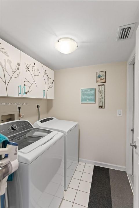 For Sale: $399,900 (2 beds, 2 baths, 1380 Square Feet)