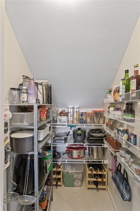 For Sale: $399,900 (2 beds, 2 baths, 1380 Square Feet)