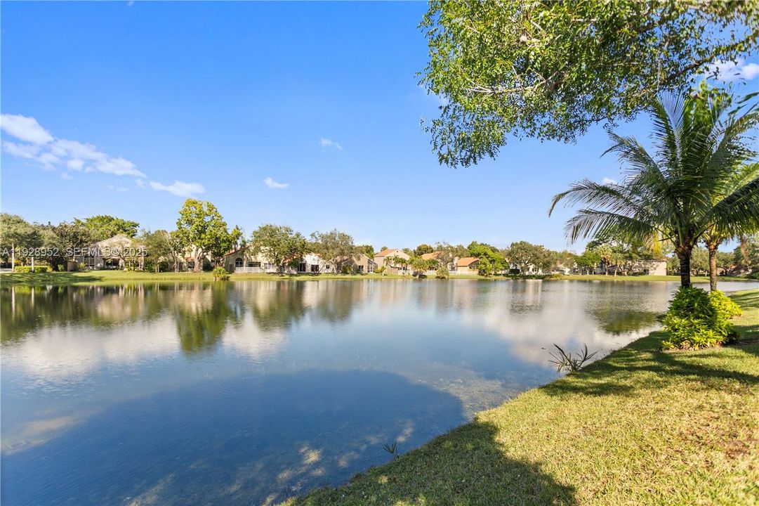 For Sale: $399,900 (2 beds, 2 baths, 1380 Square Feet)