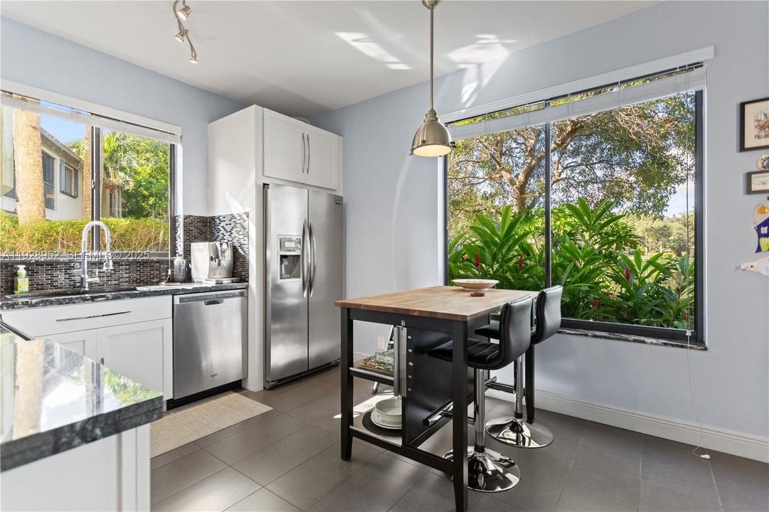 For Sale: $399,900 (2 beds, 2 baths, 1380 Square Feet)