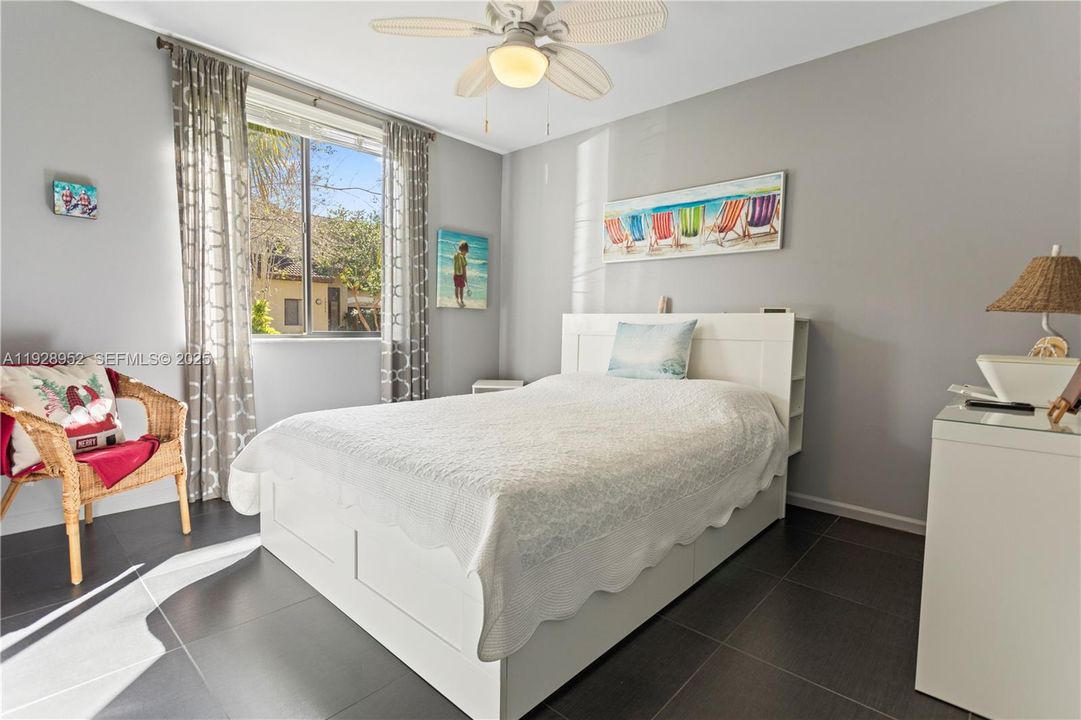 For Sale: $399,900 (2 beds, 2 baths, 1380 Square Feet)