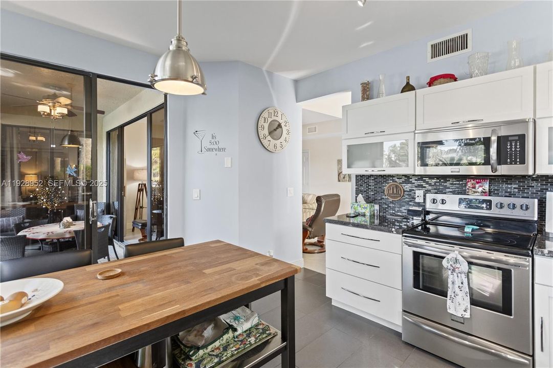 For Sale: $399,900 (2 beds, 2 baths, 1380 Square Feet)