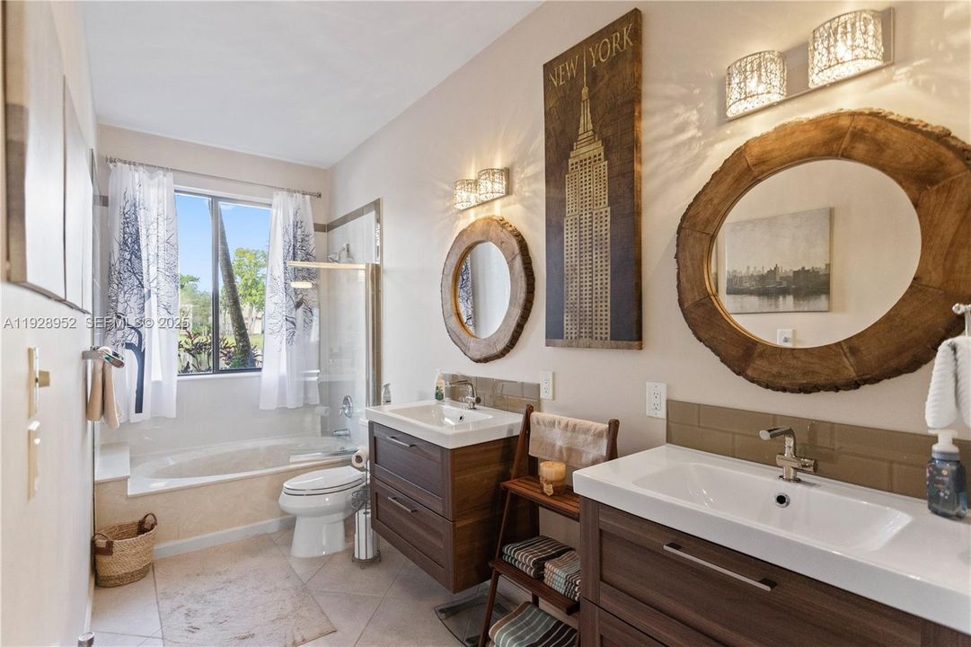 For Sale: $399,900 (2 beds, 2 baths, 1380 Square Feet)