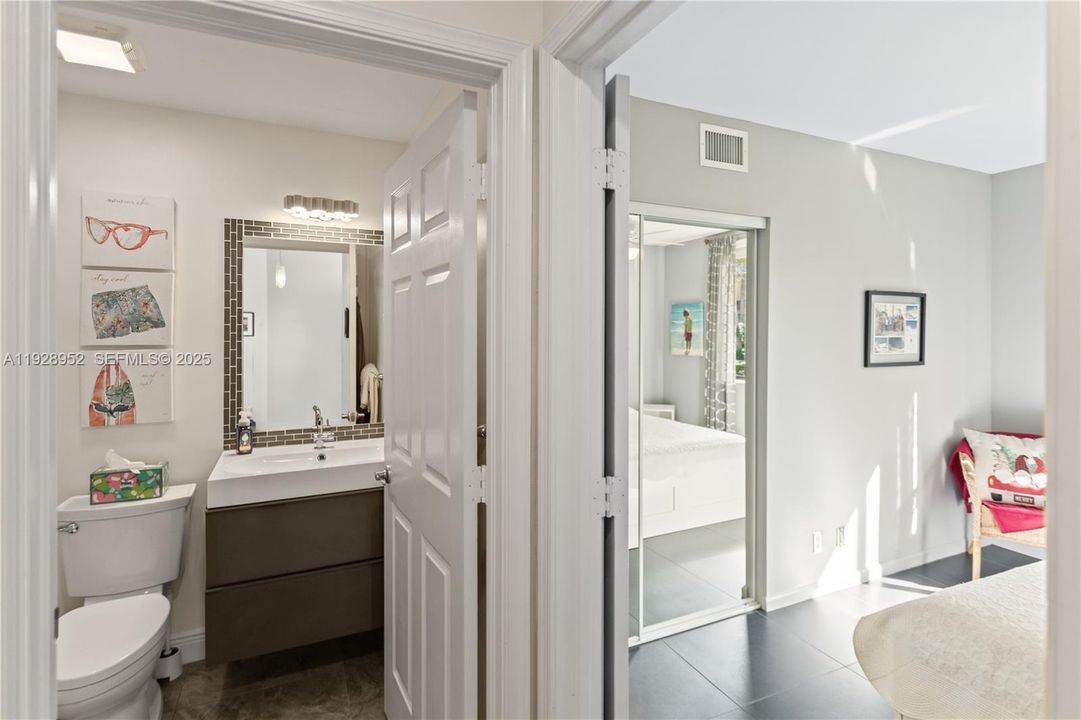 For Sale: $399,900 (2 beds, 2 baths, 1380 Square Feet)