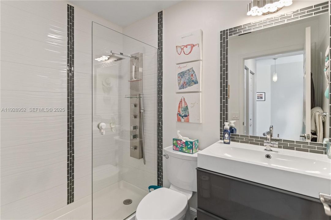 For Sale: $399,900 (2 beds, 2 baths, 1380 Square Feet)