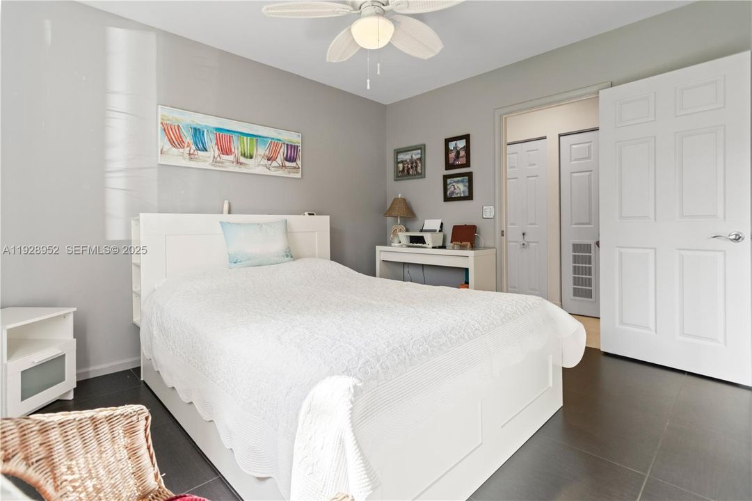 For Sale: $399,900 (2 beds, 2 baths, 1380 Square Feet)